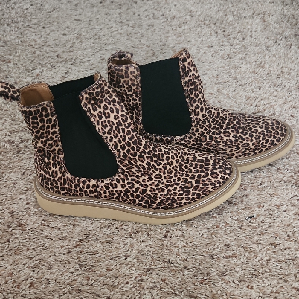 Universal Threads Leopard Print Ankle Boots